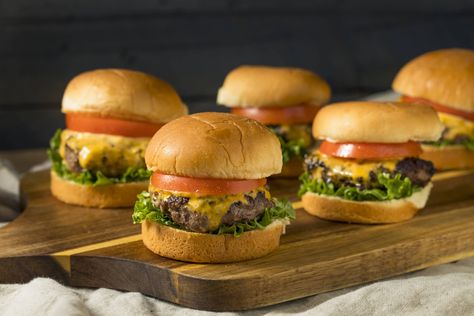 The Art of the Perfect Burger - Ezra Brooks Hawaiian Sliders, Hamburger Sliders, Slider Rolls, Ultimate Burger, Cheeseburger Sliders, Burger Sliders, Pickle Butter, Slider Buns, Food Log