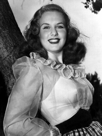 Deanna Durbin Glamour Gals, Deanna Durbin, Jeanne Crain, Vintage Actresses, Musical Film, Classic Actresses, Actrices Hollywood, Hollywood Fashion, Vintage Film