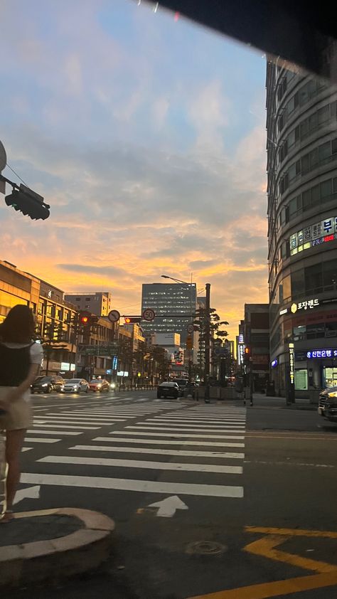 Seoul Daytime, Seoul Morning, Korean Sunset, Korean Road, Seoul Sunset, Korea View, City Life Aesthetic, Sunset Road, Living In Korea