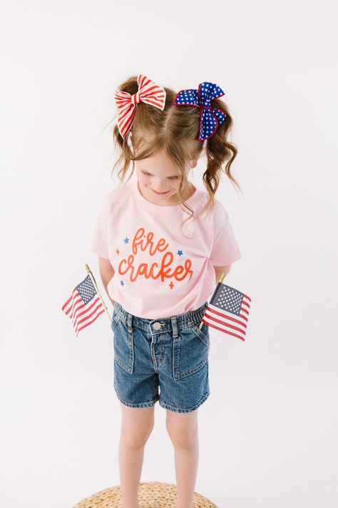 Stars and Stripes Pigtail Hair Bows on little girl for Fourth of July Girls 4th Of July Hairstyles, Fourth Of July Hairstyles For Kids, Patriotic Hairstyles, American Girl Hairstyles, Pigtail Hair Bows, Girls Hairstyles Easy, Ashy Blonde, Pigtail Bows, Patriotic Bows