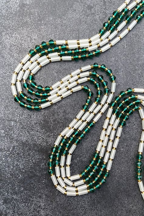 Waist Beads Designs, Baya Africain Perle, Green Waist Beads, Suit Crop Top, Waist Beads African, Body Image Art, Mens Beaded Necklaces, Waist Jewelry, Beads Craft Jewelry