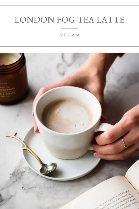 A comforting vegan London Fog tea latte. This simple latte is made with Earl Grey tea, almond milk and vanilla. It only requires 5 minutes of preparation and is perfectly infused with a light vanilla flavor. | Nourished by Caroline #vegan #londonfog #tealatte #veganlondonfog #cozydrinks #veganlatte #veganrecipes #easyrecipes #easyveganrecipes #healthyrecipes #dairyfree Vegan London Fog, London Fog Tea Latte, London Fog Tea, Vegan Latte, Vegan London, Fun Drink Recipe, Cozy Drinks, Fall Comfort Food, Vanilla Flavor