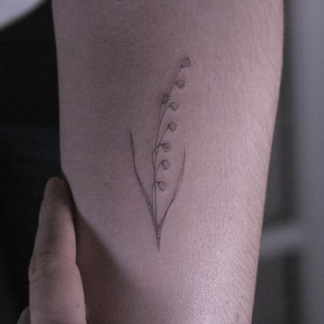 Lily Of The Valley Tattoo, Water Lily Tattoos, Valley Tattoo, Lillies Tattoo, Lily Flower Tattoos, Small Tats, Sister Tattoo, Body Decoration, Birth Flower Tattoos