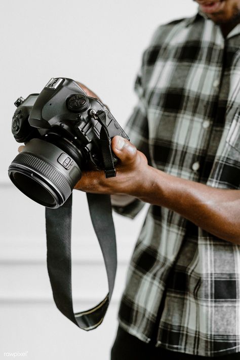 Male photographer holding a camera | premium image by rawpixel.com / McKinsey Holding Camera Pose, Man Holding Camera, Guy With Camera, Raw Portrait, Flash Portrait, Couple References, Photographer Self Portrait, Holding A Camera, Male Photographer