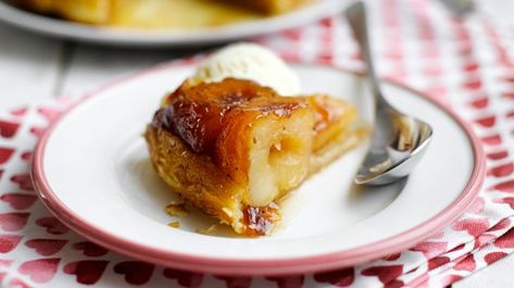 Apple Tarte Tatin Recipe Pink Lady Apples Recipes, Pear Crostata, Recipes With Puff Pastry, Tarte Tartin, Apples Recipes, Tarte Tatin Recipe, Apple Tarte, Apple Tarts, Apple Crumble Recipe