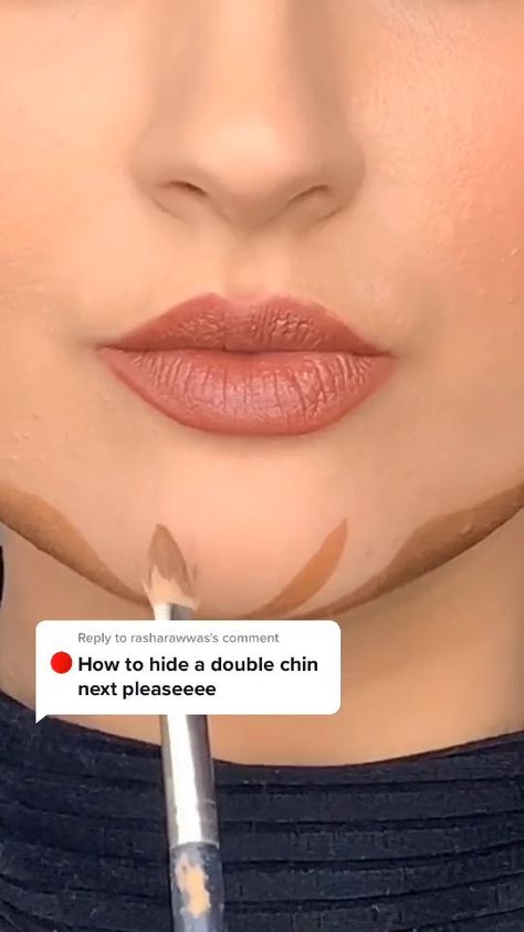 Make Up For Double Chin Makeup Tricks, Contour To Hide Double Chin, Makeup To Hide Double Chin, Double Chin Makeup Contouring, How To Hide Double Chin With Makeup, How To Contour Double Chin, Double Chin Contour Makeup, Double Chin Contour, Contour Double Chin