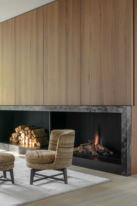 Hoog Design, Feature Wall Living Room, Muebles Living, Contemporary Fireplace, Home Fireplace, Modern Fireplace, Fireplace Wall, Living Room With Fireplace, Fireplace Design