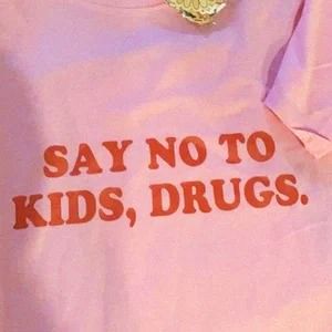 Say no 😂😂 #y2k #croptee #britneyspears #kawaii #slay #baddie #trendingstreetwear #slogantee #summertrends #2000s #babytee #pinklimes Indie Kid Style, Shirts Y2k, Quilt Size Chart, Black Tee Shirt, Tshirt Women, Graphic Tshirt Design, Weird Shirts, Aesthetic Shirts, Slogan Tee