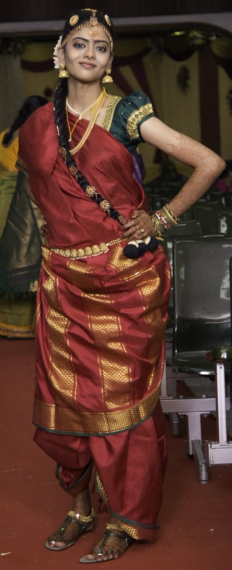 Tamil Iyer Bride in a Deep Red Madisar Nine Yard Saree with a Dark Green Blouse Madisar Saree Blouse Designs, Red Maharashtrian Saree, Shalu Saree Maharashtrian, Maharashtrian Bride In Red Saree, Rajlaxmi Nauvari Saree, Iyengar Wedding, Maharastrian Women In Saree, 9 Yards Saree, Muhurtham Saree