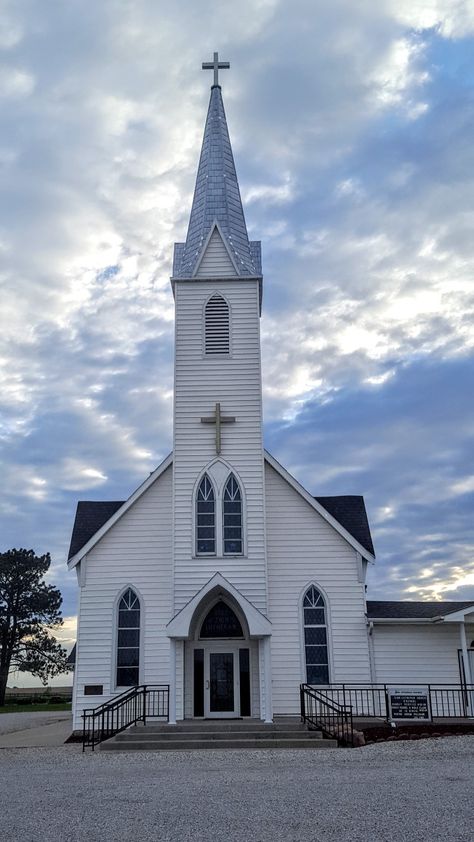 Peaceful Sunday, Church Design Architecture, School Collage, Church Photos, House Silhouette, Church Images, Abandoned Churches, Country Churches, Old Country Churches