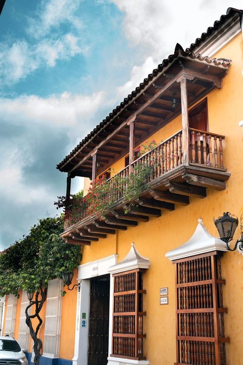 American Colonial Architecture, Colombian Art, Casas Coloniales, Vernacular Architecture, Colonial Architecture, Outdoor Restaurant, California Style, Old City, Dream Home Design