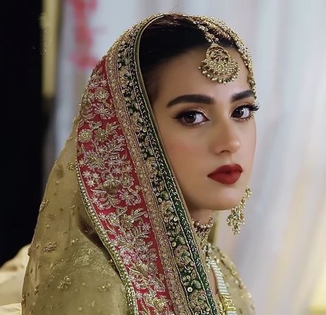 #wedding, #wedding inspiration, #event planning, #party ideas Desi Bride Makeup, Peach Makeup Look, Bridal Makeup Red Lips, Indian Wedding Makeup, Indian Wedding Favors, Pakistani Women Dresses, Pakistani Bridal Makeup, Peach Makeup, Makeup Brushes Guide