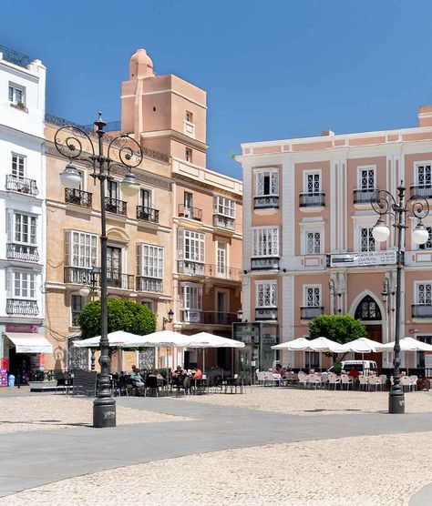 Charming and colorful square in the historic quarter of Cádiz, Andalusia (Spain) Victoria Beach, Cadiz Spain, Spanish Towns, Andalusia Spain, Santa Catalina, Euro Summer, Watch Tower, Spain And Portugal, Archaeological Site