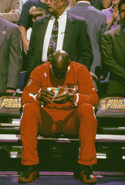 Michael Jordan Aesthetic Vintage, Michael Jordan Images, Jordans Aesthetic, Michael Jordan Photos, Michael Jordan Pictures, Kobe Bryant Pictures, Michael Jordan Basketball, Black Jesus, Hypebeast Wallpaper