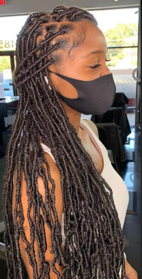 Hairstyles For Fox Locs, Goddess Braids Faux Locs, Baddie Faux Locs, Faux Locs Knotless, Focs Locs Hairstyles Long, Soft Locs With Color Brown, Hair Styles Locs Long, Soft Locs Highlights, Butterfly Soft Locs Long