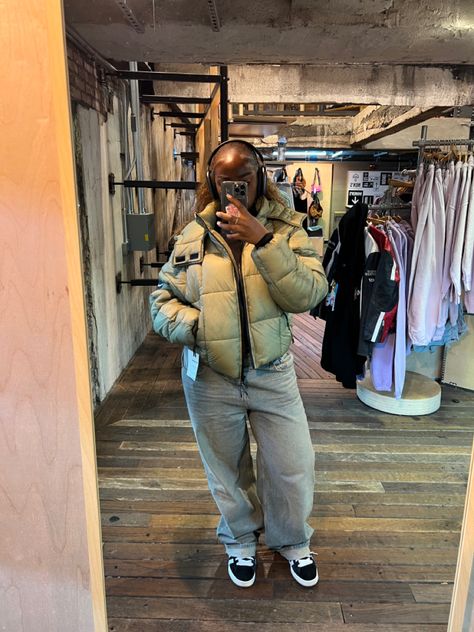 Winter puffer jacket outfit inspo baggy jeans outfit inspo black girl Puffer And Jeans Outfit, Puffer Coat Outfit Black Women, Jeans And Puffer Jacket Outfit, Puffer Jacket Outfit Black Women, Winter Puffer Jacket Outfits, Puffer Jacket Outfit Black, Puffer Jacket Outfit Winter Style, Aviator Jacket Outfit, Outfit Inspo Baggy Jeans