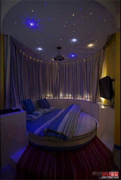 Amazing Lighting Ideas 💖👍🌌🌌🌌 #Home #Garden #Trusper #Tip Round Bed, Hiasan Bilik Tidur, Round Beds, Girl Bedroom Designs, Awesome Bedrooms, The Ceiling, Dream Rooms, Cool Rooms