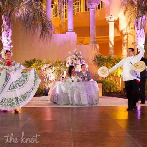 Mexican Fairytale, Ranchero Wedding, Wedding Reception Entertainment Ideas, Mariachi Wedding, Fun Wedding Reception, Reception Entertainment, Classic Wedding Reception, Wedding Reception Entertainment, Reception Games