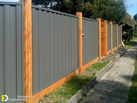 35 Most Attractive Corrugated Metal Fence Ideas For Your Home | Engineering Discoveries Corrugated Metal Fence, Steel Fence Panels, Diy Backyard Fence, Home Engineering, Metal Fence Panels, Privacy Fence Designs, Front Fence, Living Fence, Timber Fencing