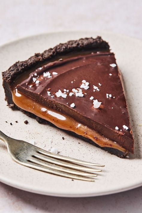 Salted Caramel Chocolate Tart, Chocolate Caramel Tart, Salted Caramel Tart, Caramel Tart, Lime Cake, Caramel Candy, Salted Caramel Chocolate, Homemade Caramel, Butter Pecan