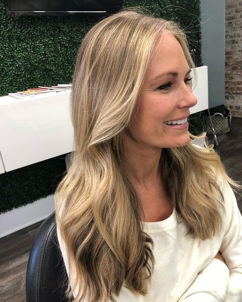 Madison LeCroy on Instagram: “Who’s interested in a hair class?#blonde #balayage #haircolor #behindthechair #olaplex #shadeseq” Cameran Eubanks Hair, Madison Lecroy, Cameran Eubanks, Balayage Haircolor, Hair And Makeup Tips, Hair Skin Nails, Blonde Balayage, Hair Skin, Balayage Hair