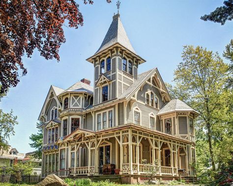 This Victorian Gothic masterpiece in New Haven, Connecticut proves the old adage, they just don't build 'em like this anymore. Known as Chetstone, the 4,355 sq. ft. home was recently restored with meticulous attention to detail. Victorian Farmhouse Plans, Victorian Gothic Mansion, Gothic Mansion, Victorian Exterior, Historic Homes For Sale, Victorian Style Homes, Antebellum Homes, Victorian Farmhouse, Victorian Mansions