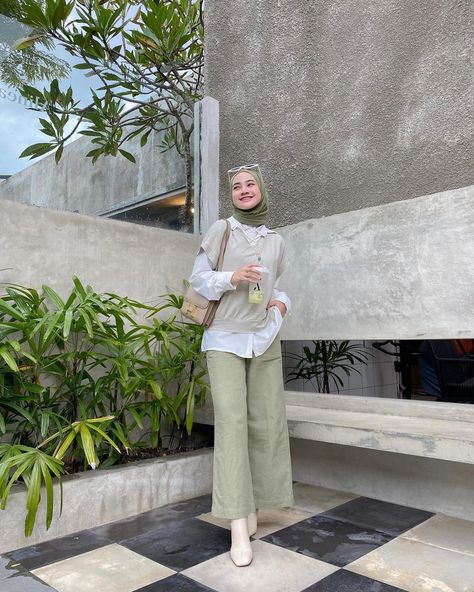 Outfit Ke Kampus, Color Combinations For Clothes, Hijab Aesthetic, Casual Hijab Outfit, Hijabi Outfits Casual, Casual Hijab, Hijab Ootd, Everyday Fashion Outfits, Muslimah Fashion Outfits