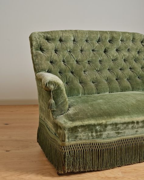 Fringe Sofa, Fairytail Wedding, Vintage Sofas, Velvet Fringe, Vintage Couch, Old Sofa, Green Velvet Sofa, Velvet Couch, Urban Modern