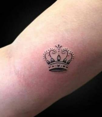 Princess Crown Tattoos, Crown Decor, Crown Tattoo Design, Single Line Tattoo, Petite Tattoos, Getting A Tattoo, Forearm Tattoo Women, Tattoo Women, Crown Tattoo