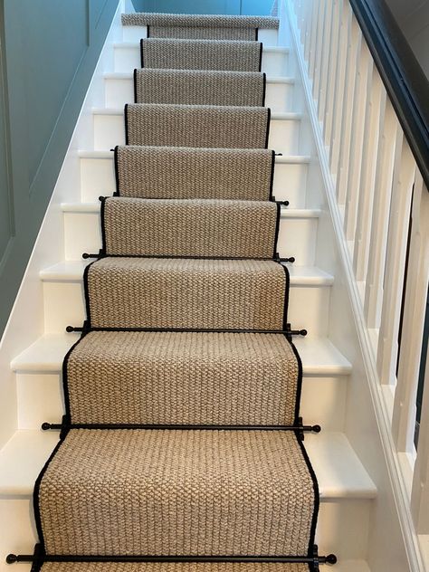 Carpet Rods Stairs, Stair Runner Carpet On Dark Wood, Stairs With Stair Runner, Stair Runner Wood Stairs, Stair Carpet Runner With Rods, Stair Runner Uk, Staircase Runner With Rods, Brown Stair Runner, Stair Runner Carpet With Landing