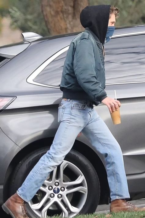 #bomberjacket #austinbutler #hoodie Levis Jeans Outfit Men, Pancho Outfit, 501 Jeans Outfit, Cdg Converse Outfit Men, Levis 501 Outfit, 501 Outfit, Jean Jacket Outfits Men, Jeans Outfit Men, Levis Outfit