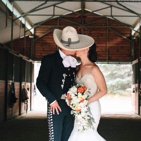 4,662 Likes, 31 Comments - CharroAzteca.com™ (@charro.azteca) on Instagram: “I want the kind of Marriage that makes my kids want to get Married ❤️🇲🇽 📸 @gabbygandara” Ranchero Wedding, Charro Wedding Ideas, Mariachi Wedding, Rancho Wedding, Charro Wedding, Wedding Mexican, Cowgirl Things, Mexican Inspired Wedding, Wedding Jitters