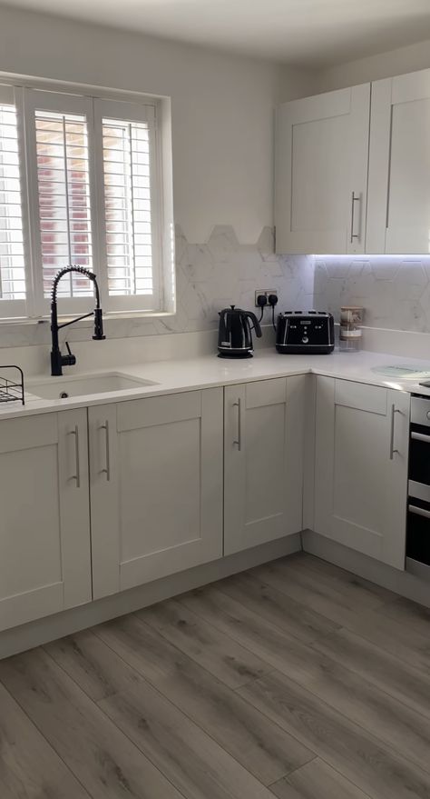 Princeton Pearl Grey Kitchen, Kitchen Ideas Medium Size, White Kitchen Backsplash Ideas Color, Small Shaker Kitchen Ideas, Uk House Renovation, Small Fitted Kitchen, Council Flat Makeover, Kitchen Ideas Grey And White, Council Kitchen Makeover