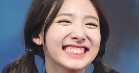 Nayeon Bunny Smile🐰😁 Nayeon Bunny Smile, Girls Smiling Aesthetic, Nayeon Bunny, Smile Tips, Bunny Smile, Bunny Teeth, Smile Teeth, Bts V Pictures, Twice Kpop