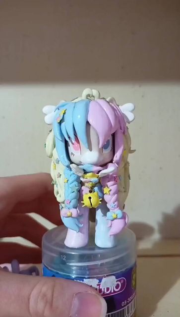 AtomicGlitter on Instagram: "Commission for @_lilcupcakecutie_ this is their oc and their accessories as a custom figure!:3 everything is made and painted by hand!(beside the pony base lol) hope y'all like her as much as I do!^^ #ooakpony #ooak #ooakmlp #ooakrepaint #repaint #repaintooak #custom #custompony #mylittlepony #oc #clay #paint #art #cute #pastel #mlpoc #pegasus" Mlp Clay Figures, Mlp Custom Ponies, Mlp Customs, Custom Mlp Figures, Mlp Accessories, Custom Mlp, Mlp Custom, My Little Pony Figures, Painted Pony