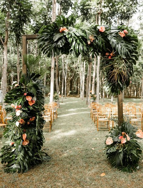 Tropical Altar Wedding, Wedding Arch On Beach, Tropical Forest Wedding, Palm Leaf Wedding Decor, Tropical Wedding Bridesmaids, Wedding Arch Tropical, Tropical Green Wedding, Green Tropical Wedding, Tropical Wedding Arch