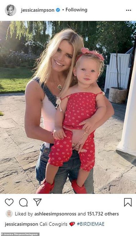 'Cali Cowgirls': Jessica Simpson looked fit as a fiddle as she cradled her 17-month-old da... Jessica Simpson Hair, Jessica Simpson Style, Celebrity Style Guide, Eric Johnson, Old Singers, After Baby, Kate Hudson, School Photos, Blonde Beauty