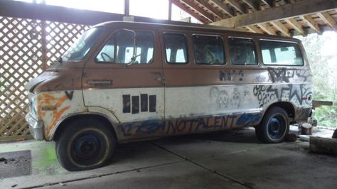 Attention rock historians registered with eBay: You only have eight days to bid on “Melvan,” the 1972 Dodge Sportsman that grunge pioneers the Melvins and Nirvana used to shuttle themse… Sharpie Artwork, Dodge Sportsman, Kurt Cobain Art, Vans Aesthetic, Donald Cobain, Dodge Van, Eddie Vedder, Van For Sale, Dave Grohl