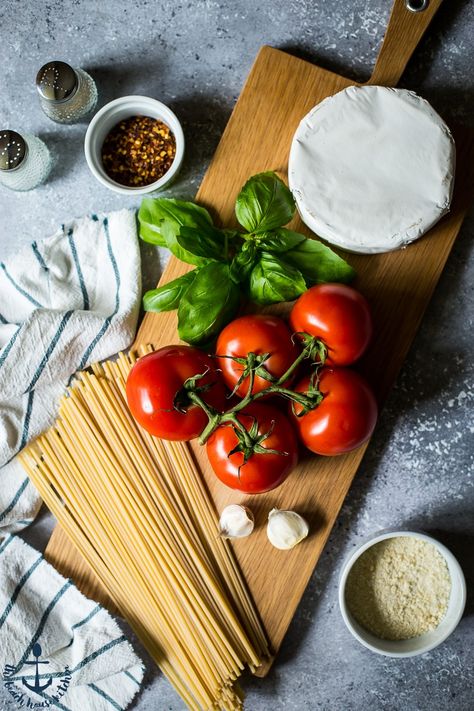 Linguine with Tomatoes, Basil and Brie Tomato Photography Food Styling, Food Photography Styling Ideas, Tomato Food Photography, Pasta Food Photography, Tomato Photography, Pasta Photography, Italian Food Photography, Ingredients Photography, Food Photography Lighting