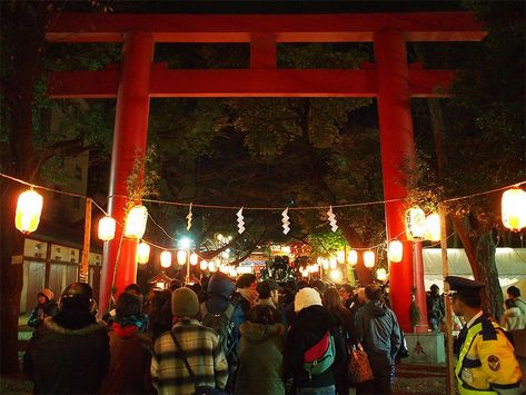 “Ōmisoka” (New Year’s Eve) | Nippon.com Before The New Year, Astronomical Observatory, New Years Countdown, Temple Bells, Tokyo Skytree, Universal Studios Japan, Train Service, Paid Off, Japan News