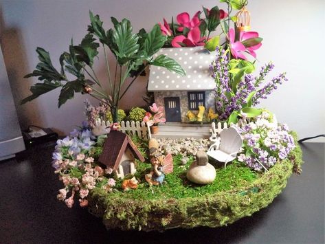 Fairy Village Ideas, Fairy Garden Box, Gnome Garden Ideas, Buddha Tree, Miniature Garden Design, Fairy Garden House, Fairy Garden Gnomes, Dad Crafts, Fairy Garden Ornaments