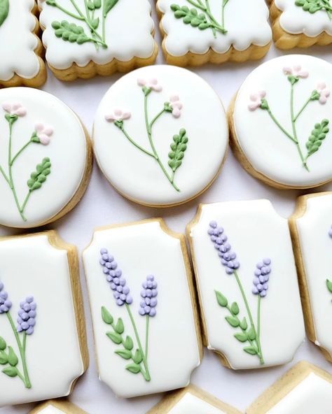 Wild flowers mini cookies. I'm in ❤️ #floralcookies #wildflowers #wildflowercookies #custombiscuits #customcookiesireland #cookiesdublin #cookiesireland #minicookies #dublincookies #decoratedsugarcookies #sugarcookies Flower Cookies Bouquet, Wedding Cookies Decorated, Purple Cookies, Royal Icing Cookies Recipe, Lavender Cookies, Wedding Shower Cookies, Flower Sugar Cookies, Crazy Cookies, Pink Cookies