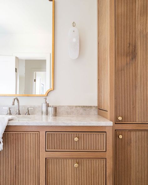 Alexis Pearl Design on Instagram: “Gorgeous oak reeded cabinets and Taj Mahal quartzite make this secondary bath at our Orchid project an office favorite! 📸 @robertwtsai . .…” Taj Mahal Quartzite Bathroom, Taj Mahal Bathroom, Reeded Cabinets, Airy Bathroom, Taj Mahal Quartzite, Disc Interiors, Master Bath Vanity, House Remodeling, Bathroom Design Trends