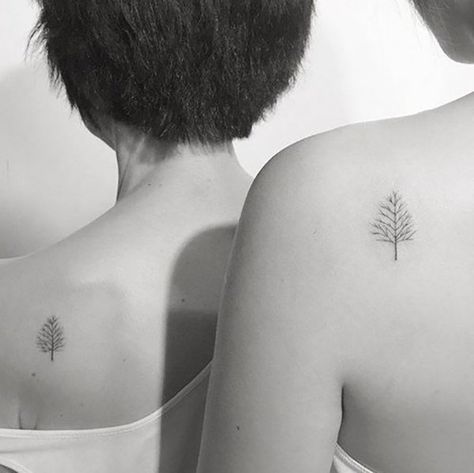 20 Meaningful Mother and Daughter Tattoos - The Trend Spotter Mother Daughter Tat, Mum And Daughter Tattoo, Mother And Daughter Tattoos, Hen Tattoo, Connecting Tattoos, Matching Family Tattoos, Mom Daughter Tattoos, The Trend Spotter, Explore Tattoo