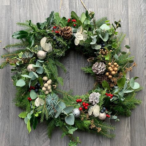 Christmas Holly Wreaths Diy, Paper Wreath Diy Christmas, Christmas Wreaths Diy Evergreen, Paper Wreath Diy, Diy Christmas Paper, Holly And Ivy, Christmas Wreath Diy, Danielle Marie, Diy Wreath Bow