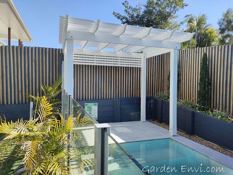 Painted Modern Pergola Painted Pergola, Pool Fencing Landscaping, Pool Entertainment Area, Pool Cabana Ideas, Pool Gazebo, Pool Pergola, Cottage Outdoor, Pool Cabanas, Timber Pergola