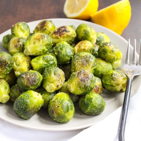 How to Cook Frozen Brussels Sprouts (+ Recipe Ideas!) Frozen Brussel Sprouts, Frozen Brussels Sprouts, Roasting Frozen Vegetables, Freezing Brussel Sprouts, Roast Frozen Broccoli, Roasted Veggies Recipe, Sprouts Recipe, Favorite Recipes Chicken, How To Roast