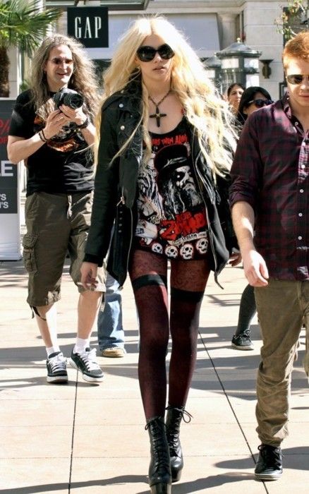 Taylor Momsen Outfits, Ropa Punk Rock, Taylor Momsen Style, Mode Rock, Rocker Outfit, Mode Pop, Punk Rock Outfits, Fest Outfits, 70s Outfits