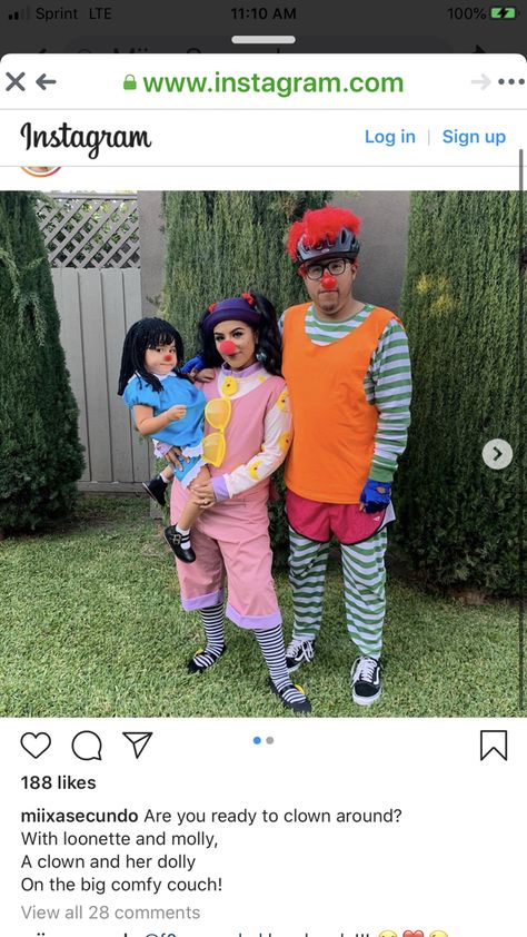 Big Comfy Couch Costume Family, Big Comfy Couch Family Costume, 80s Toys Costumes, 90s Halloween Costumes Couples, Big Comfy Couch Costume, Diy Family Halloween Costumes, Paw Patrol Halloween Costume, Creative Costume Ideas, Big Comfy Couch