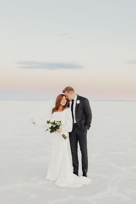 Square Neck Wedding Dress, Bride Flats, Photo Checklist, Bonneville Salt Flats, Bridal Photo, Green Bouquet, Couples Love, Look Formal, Salt Flats